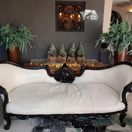 La Vie En Rose Bed & Breakfast 4*