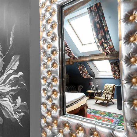 La Vie En Rose Bed & Breakfast