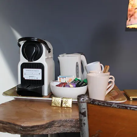 La Vie En Rose Bed & Breakfast