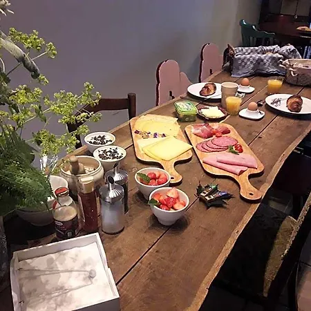 La Vie En Rose Boutique Ardennen - Cherain 住宿加早餐酒店 4*